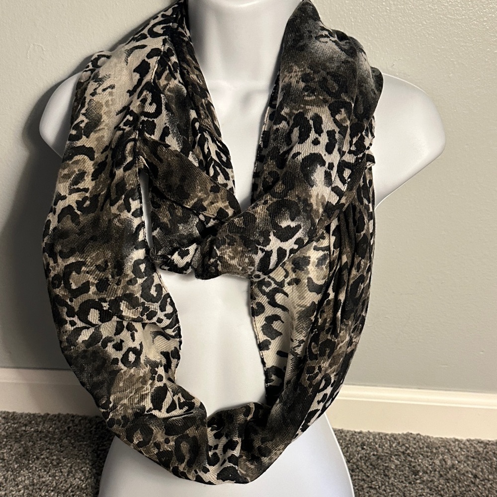 Leopard Print Infinity Scarf - Picture 2 of 8